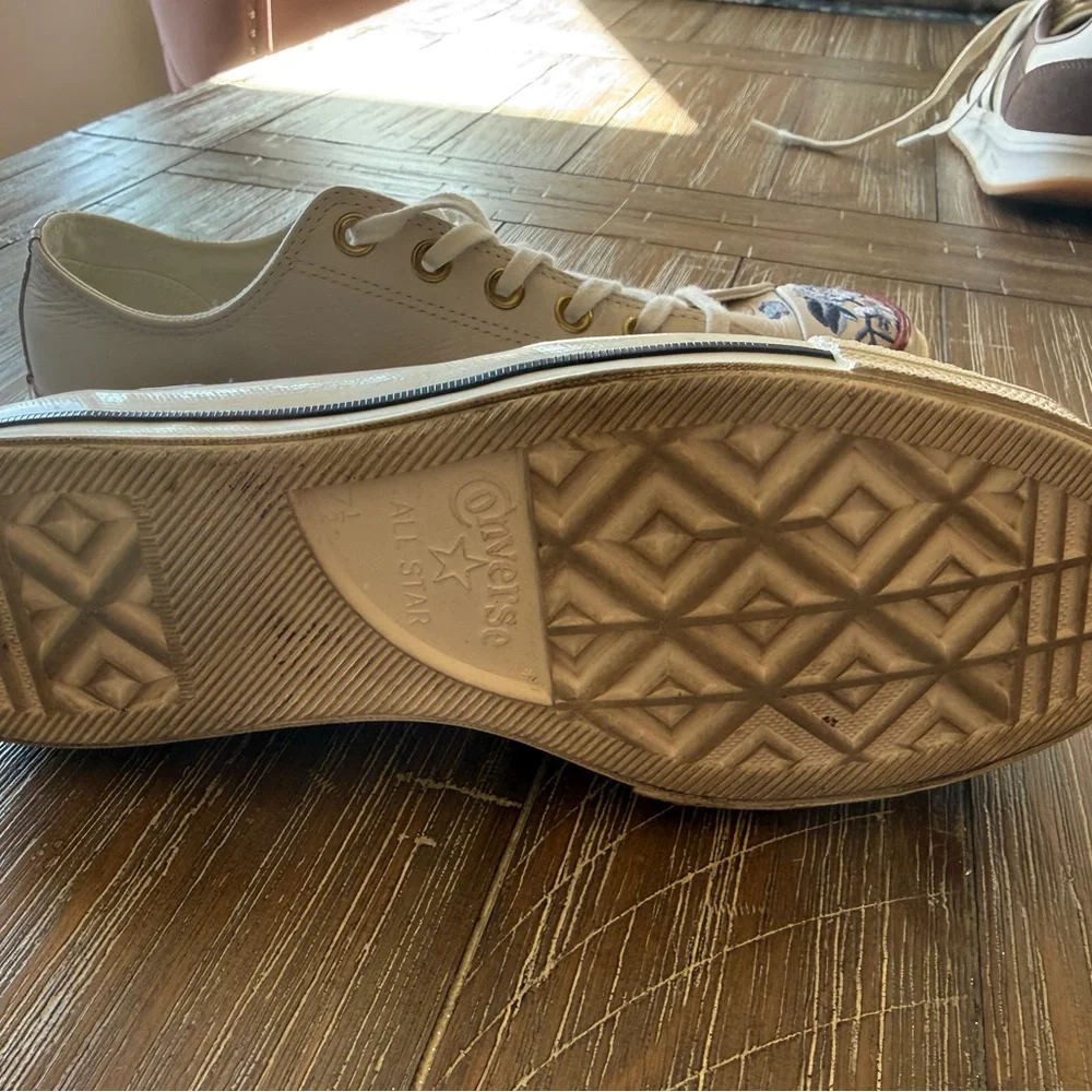 Embroidered White and Blue Floral Sneakers - Picture 5 of 8